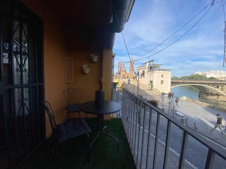 Apartamento Con Vistas Al Rio 塞维利亚 外观 照片